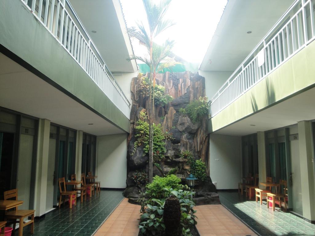 Hotel Trio Surakarta  Exterior photo