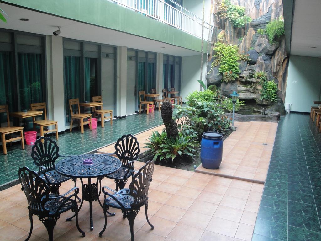 Hotel Trio Surakarta  Exterior photo