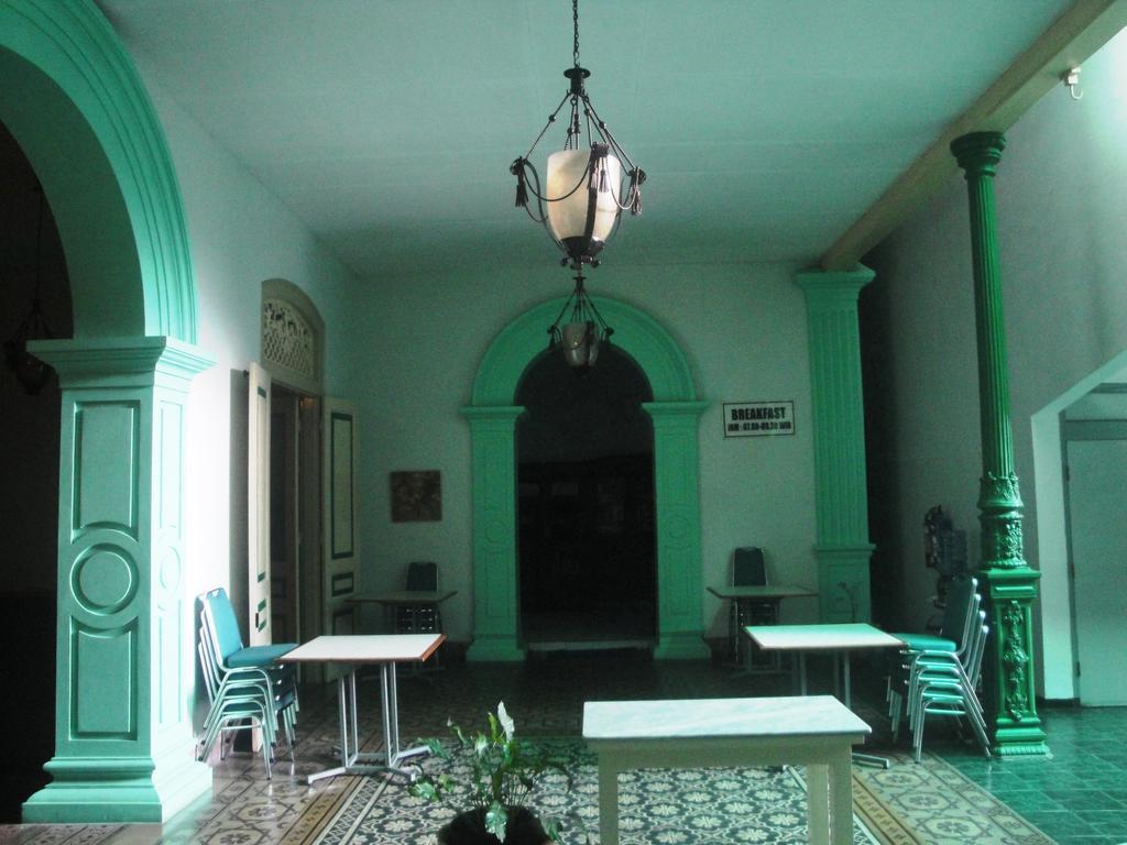 Hotel Trio Surakarta  Exterior photo