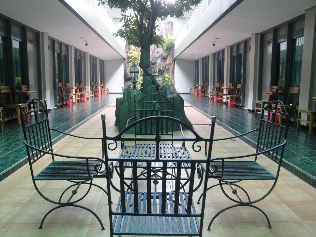 Hotel Trio Surakarta  Exterior photo