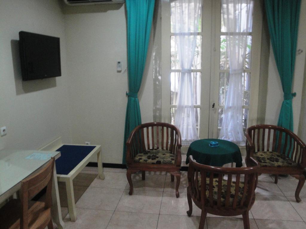 Hotel Trio Surakarta  Room photo