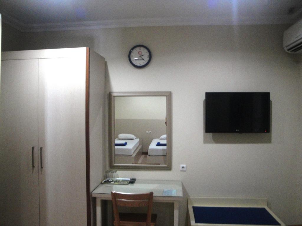 Hotel Trio Surakarta  Room photo