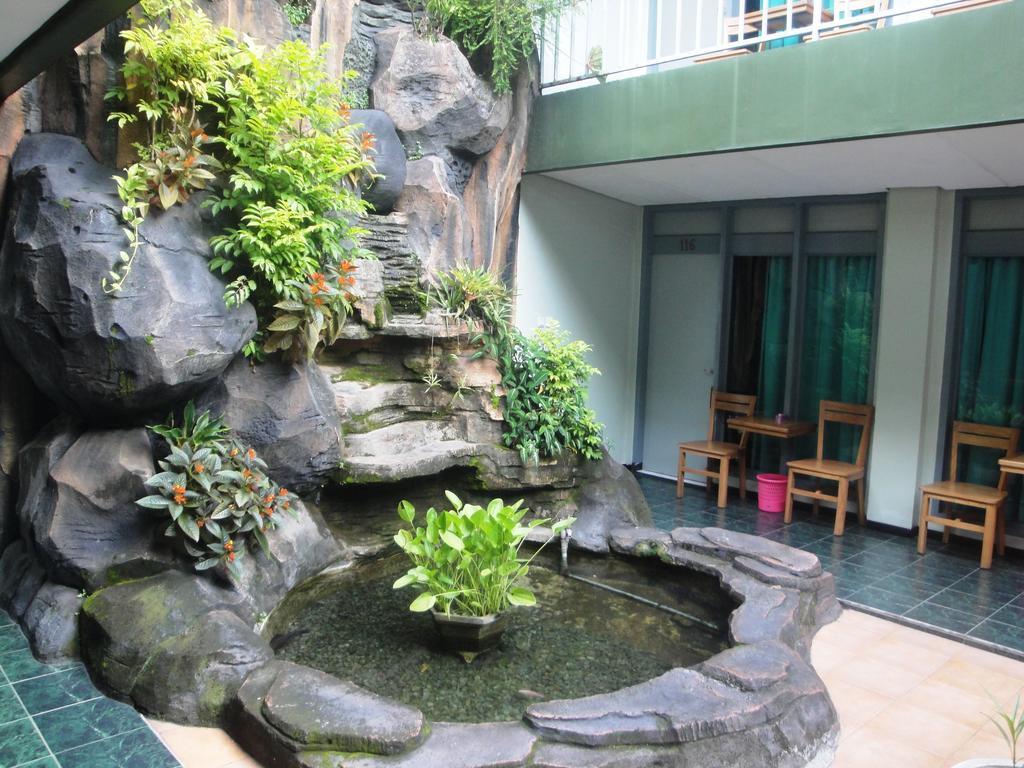Hotel Trio Surakarta  Exterior photo